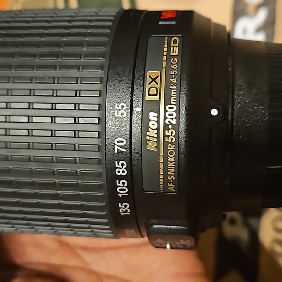 Excellent condition Nikon D60 with two lenses and one new! - Picture 10 of 11